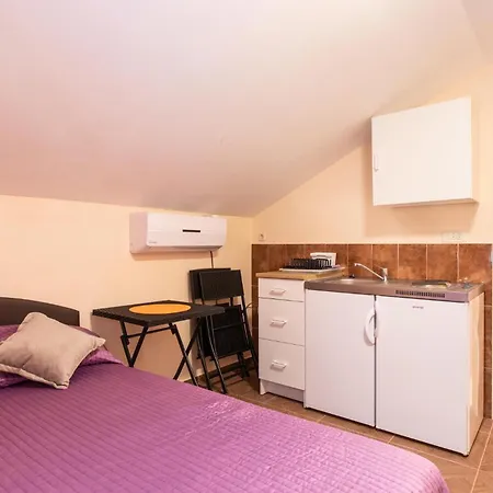 Lovely In Apartment *